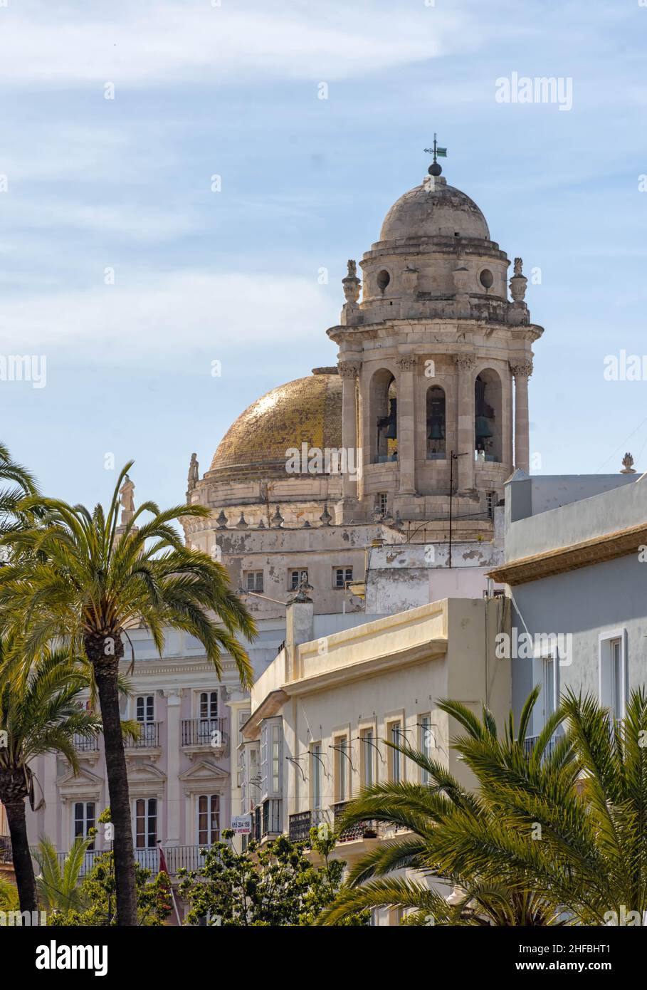 Vista de la Catedral de Cádiz desde la Plaza de San Juan de Dios en Cádiz Stockfoto