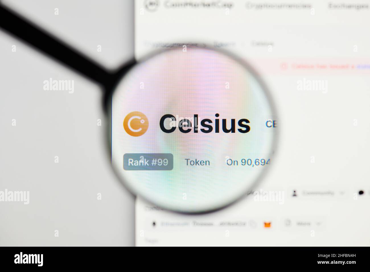 Mailand, Italien - 11. Januar 2022: celsius Network - das HP. celsius Network der CEL-Website, das CEL-Münzlogo, das durch einen Webleinen sichtbar ist. Defi, ntf, Cryptocurrenc Stockfoto