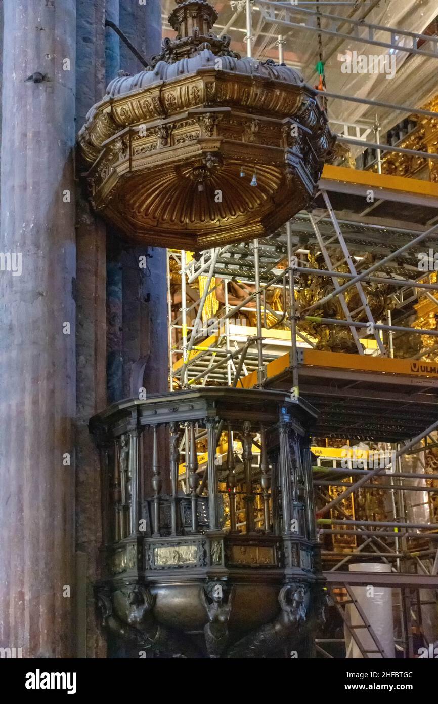 Alle Baldaquino en el Altar Mayor de la Catedral de Santiago de Compostela, España Stockfoto