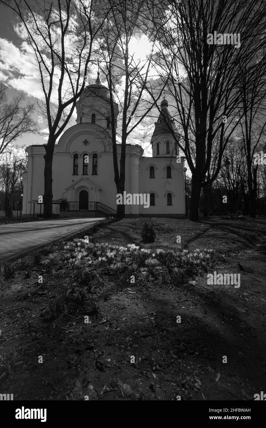 Orthodoxe Kirche der Heiligen Verklärung Kathedrale in Kiew (Ukraine). Vertikales Foto Stockfoto