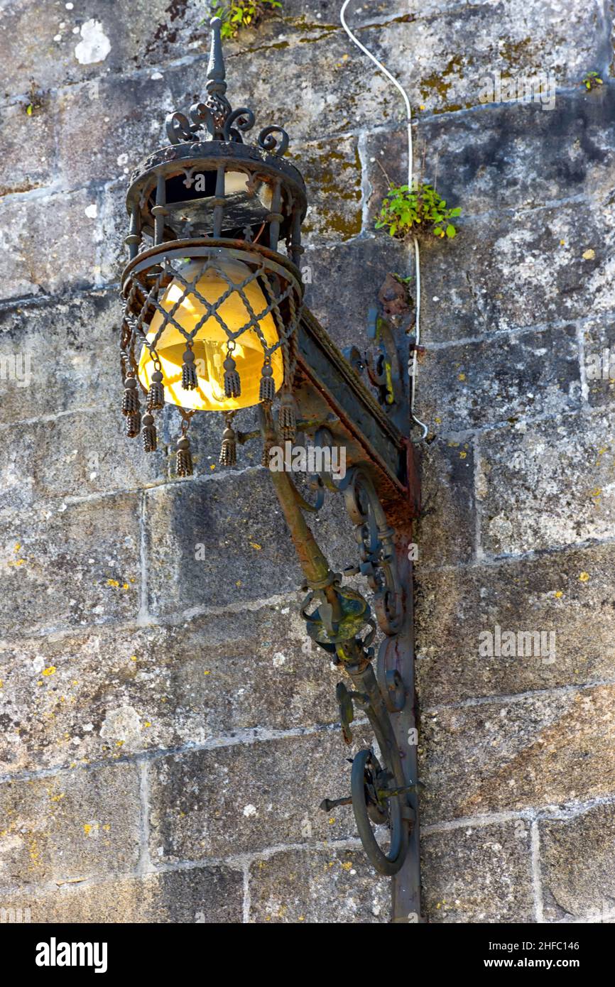 Farola antigua en la plaza de Quintana en Santiago de Compostela, Galicien Stockfoto