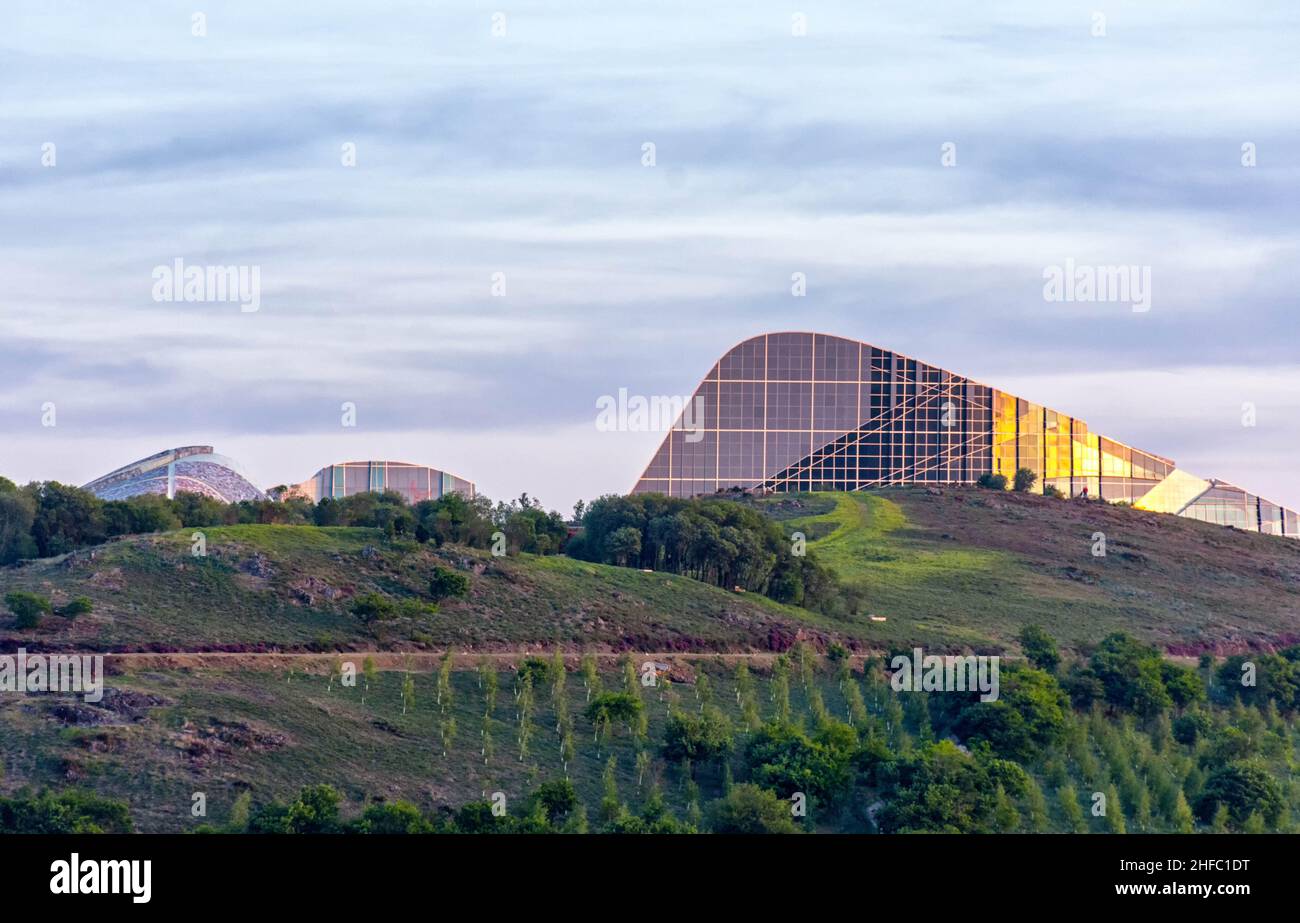 Gebäude in Ciudad de la Cultura. Stadt der Kultur Galiciens, entworfen vom Architekten peter Eisenman, Santiago de Compostela Stockfoto