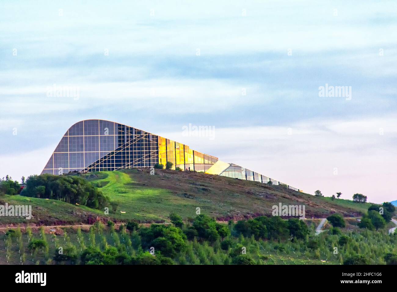 Gebäude in Ciudad de la Cultura. Stadt der Kultur Galiciens, entworfen vom Architekten peter Eisenman, Santiago de Compostela Stockfoto