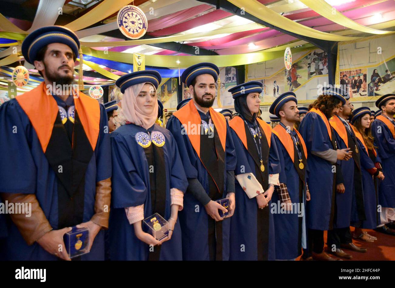 Pakistan. 15th Januar 2022. Die Studenten sind anlässlich der jährlichen Zeremonie des Convocation Day der Universität für Informationstechnologie und Managementwissenschaften (BUITEMS) in Balochistan am Samstag, dem 15. Januar 2022, anwesend. Kredit: Asianet-Pakistan/Alamy Live Nachrichten Stockfoto