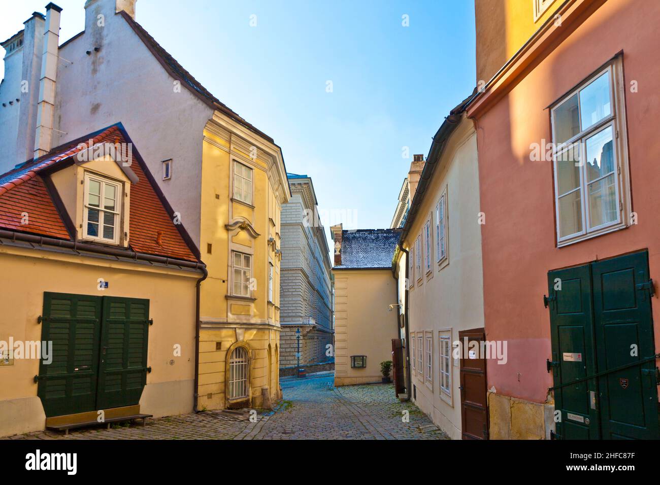 Typische alte Häuser in Wien erste Bezirk in der berühmten Gegend Moelker Steig Stockfoto