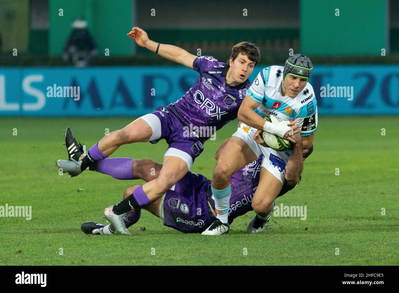 Treviso, Italien. 15th Januar 2022. Ignacio Brex (Benetton Rugby), Gonzalo Bertranou (Dragons Rugby) und Jamie Roberts (Dragons Rugby) während Benetton Rugby vs Dragons, Rugby Challenge Cup in Treviso, Italien, Januar 15 2022 Credit: Independent Photo Agency Srl/Alamy Live News Stockfoto