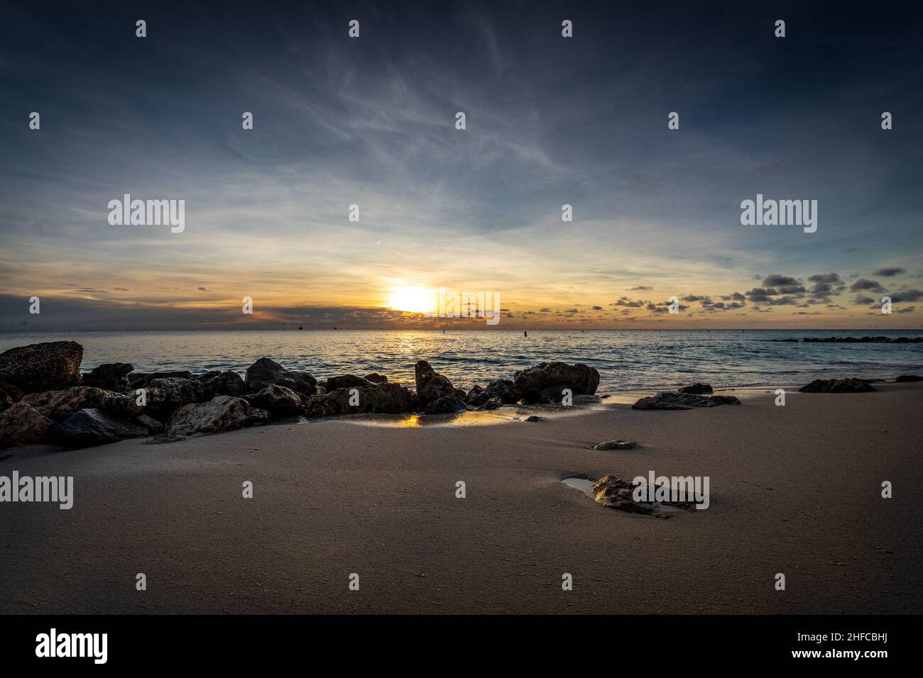 Sonnenuntergang über Eagle Beach auf Aruba Stockfoto