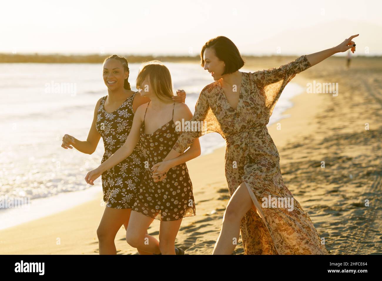 Frauen Am Strand Bilder