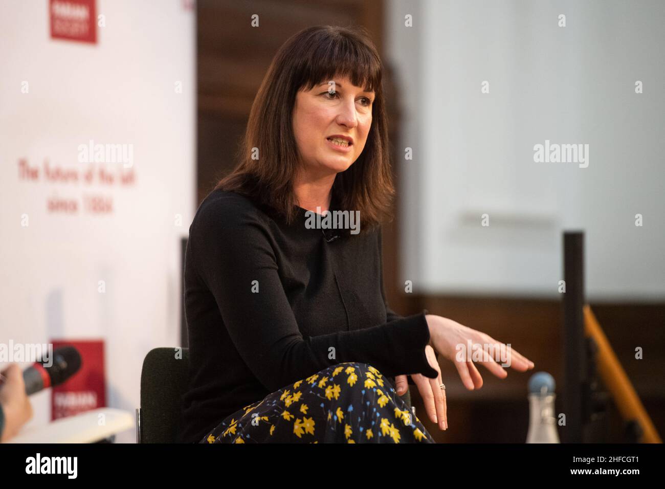 London, Großbritannien. 15. Januar 2022. Die Abgeordnete der Schattenkanzlerin Rachel Reeves spricht auf der Neujahrskonferenz der Fabian Society im Friends House im Zentrum von London. Bilddatum: Samstag, 15. Januar 2022. Bildnachweis sollte lauten: Matt Crossick/Empics/Alamy Live News Stockfoto