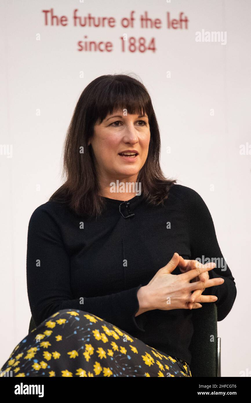 London, Großbritannien. 15. Januar 2022. Die Abgeordnete der Schattenkanzlerin Rachel Reeves spricht auf der Neujahrskonferenz der Fabian Society im Friends House im Zentrum von London. Bilddatum: Samstag, 15. Januar 2022. Bildnachweis sollte lauten: Matt Crossick/Empics/Alamy Live News Stockfoto