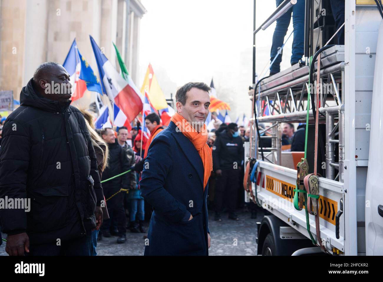 Der Patrioten-Führer Florian Philippot bei der Demonstration gegen den Gesundheitsausweis. Mehrere Zehntausende von Menschen marschierten in Paris auf den Ruf von Florian Philippot und 'The Patriots' ein. Die Demonstranten protestierten im Namen der Freiheiten gegen die Verpflichtungen des Impfpass. Paris, Frankreich, am 15. Januar 2022. Foto von Pierrick Villette/ABACAPRESS.COM Stockfoto