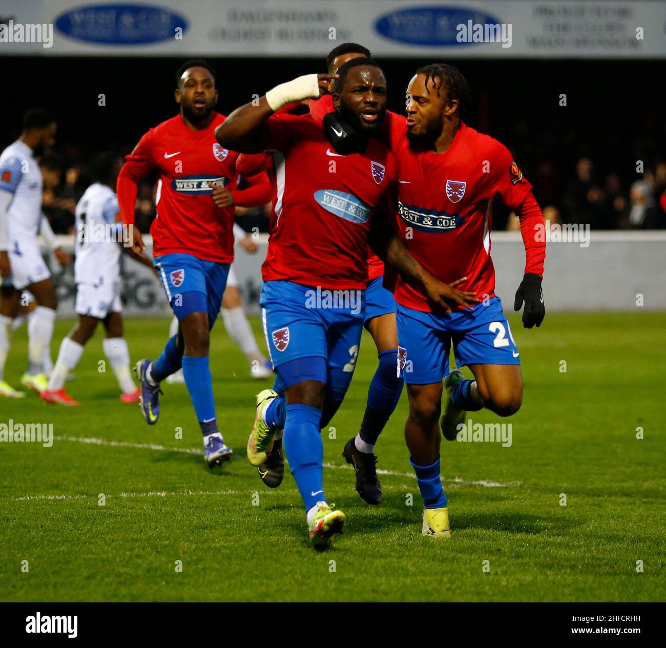 Dagenham, Großbritannien. 15th Januar 2022. DAGENHAM, ENGLAND - 15. JANUAR: Dagenham & Redbridge's Junior Morias sc feiert sein Ziel mit da20 während der vierten Runde der FA Trophy zwischen Dagenham und Redbridge und Southend United am 15th. Januar 2022 in der Victoria Road, Dagenham, Großbritannien Credit: Action Foto Sport/Alamy Live News Stockfoto
