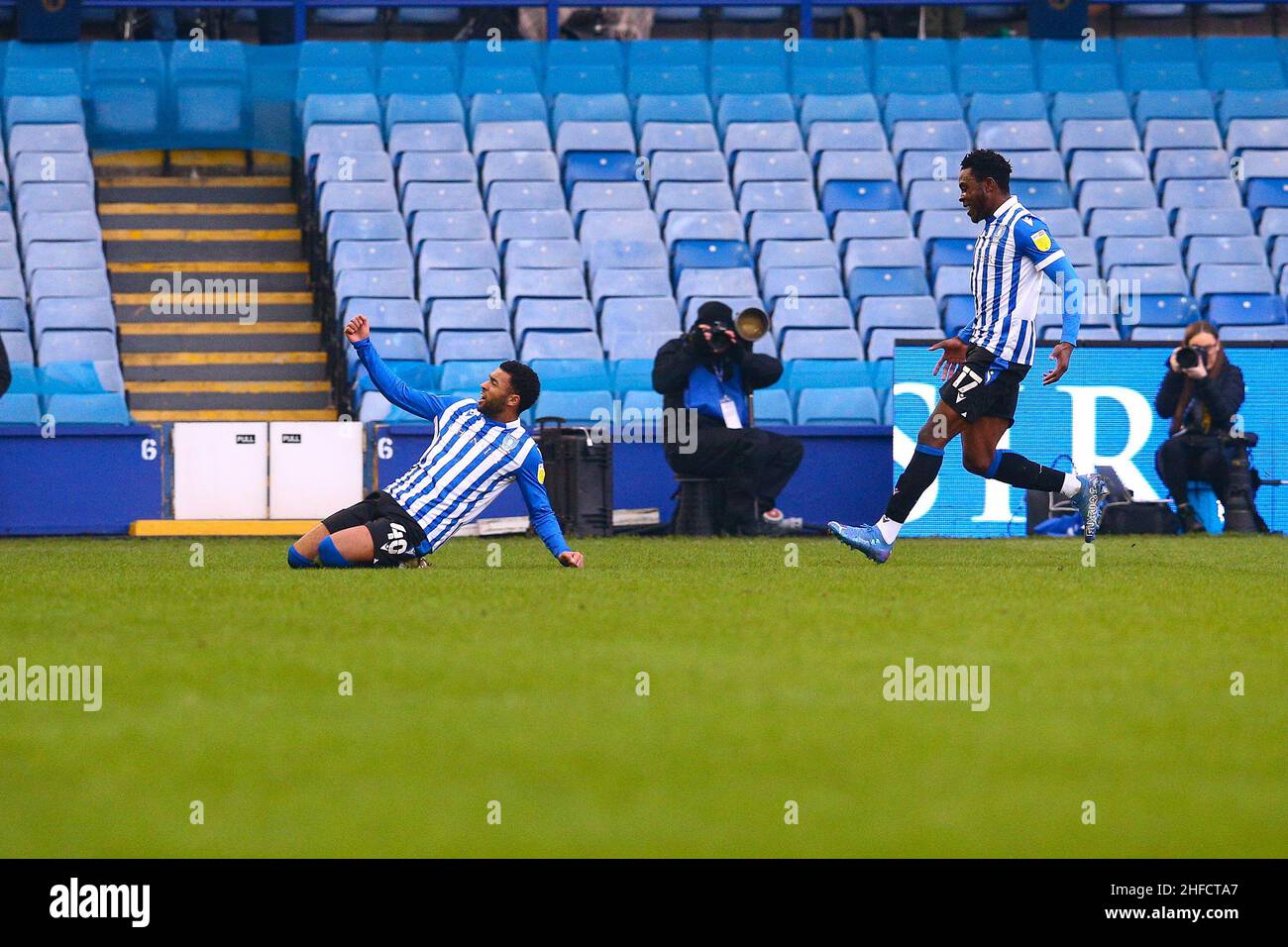 Hillsborough, Sheffield, England -15th. Januar 2022 Sylla Sow (40) von Sheffield Wednesday feiert nach dem Scoring, um es zu schaffen 1 - 0 während des Spiels Sheffield Wednesday V Plymouth Argyle, Sky Bet League One, 2021/22, Hillsborough, Sheffield, England - 15th. Januar 2022 Credit: Arthur Haigh/WhiteRosePhotos/Alamy Live News Stockfoto