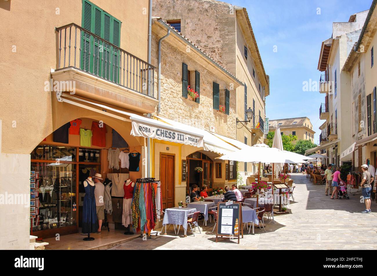 Strassencafé, Old Town, Alcudia, Gemeinde Alcudia, Mallorca, Balearen, Spanien Stockfoto