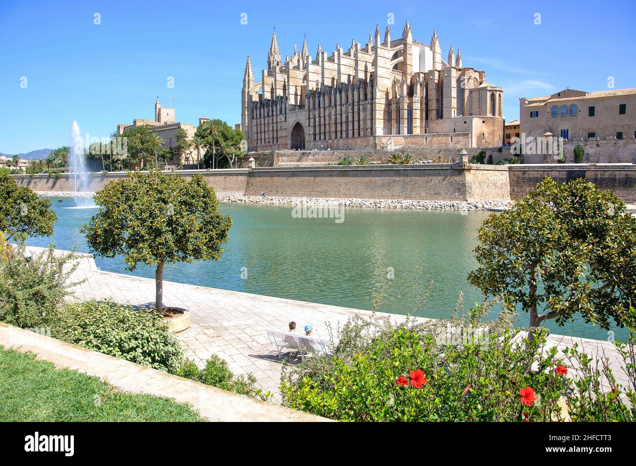 Kathedrale von Palma vom Parc De La Mar, Palma De Mallorca, Mallorca, Balearen, Spanien Stockfoto