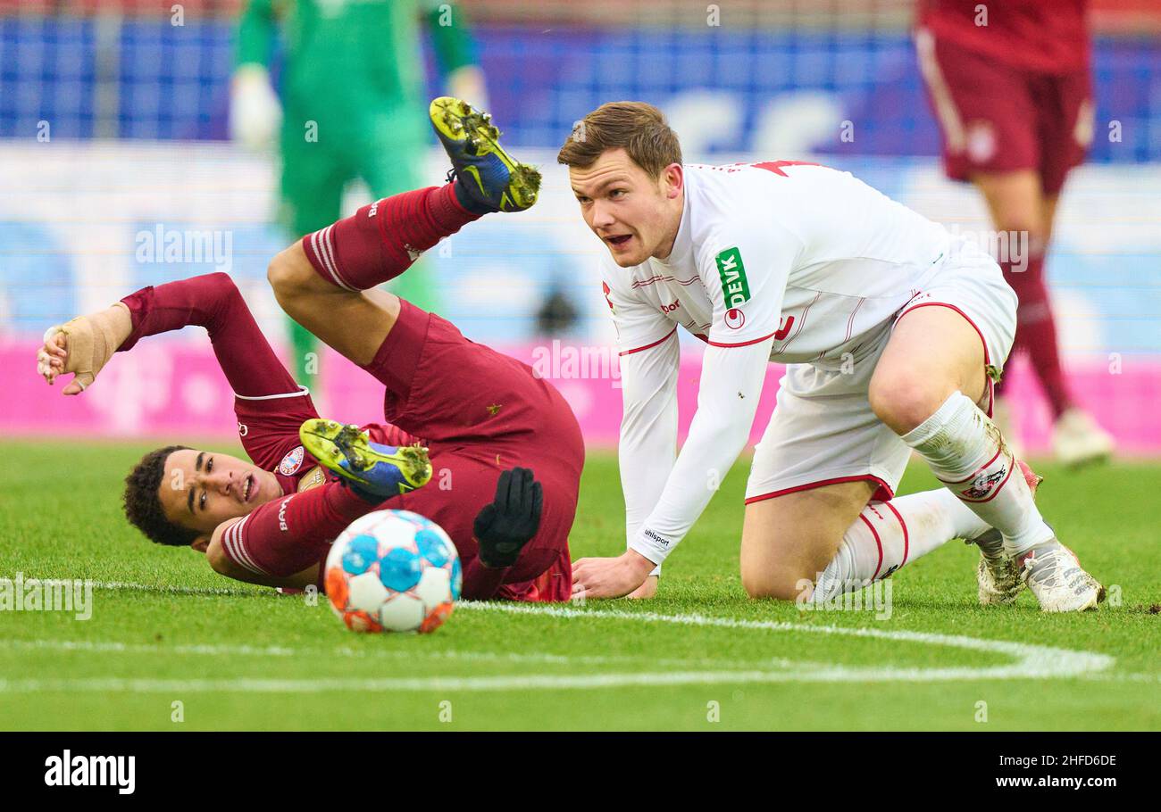 Luca KILIAN, 1.FCK 15 Wettkampf um den Ball, Tackling, Duell, Header, zweikampf, Aktion, Kampf gegen Jamal MUSIALA, FCB 42 im Spiel 1.FC KÖLN - FC BAYERN MÜNCHEN 0-4 1.Deutsche Fußballliga am 15. Januar 2022 in Köln, Deutschland Saison 2021/2022, Spieltag 19, 1.Bundesliga, 19.Spieltag, © Peter Schatz / Alamy Live News - die DFL-VORSCHRIFTEN VERBIETEN DIE VERWENDUNG VON FOTOS als BILDSEQUENZEN und/oder QUASI-VIDEO - Stockfoto