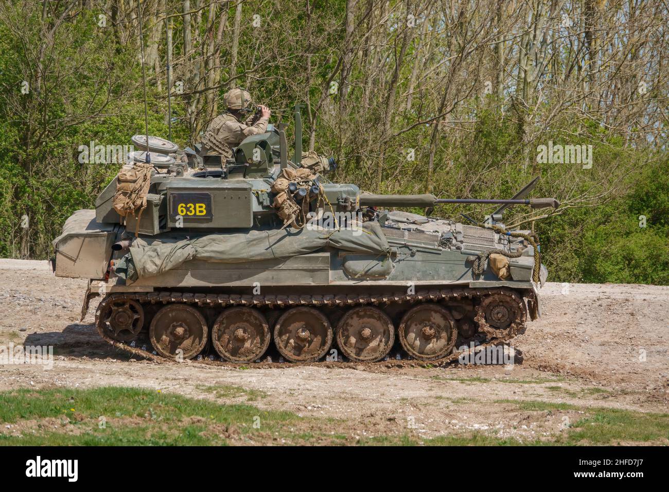 britische Armee FV107 Scimitar gepanzerte Spur militärischen Aufklärungsfahrzeug in Aktion auf einer militärischen Übung Wiltshire UK Stockfoto