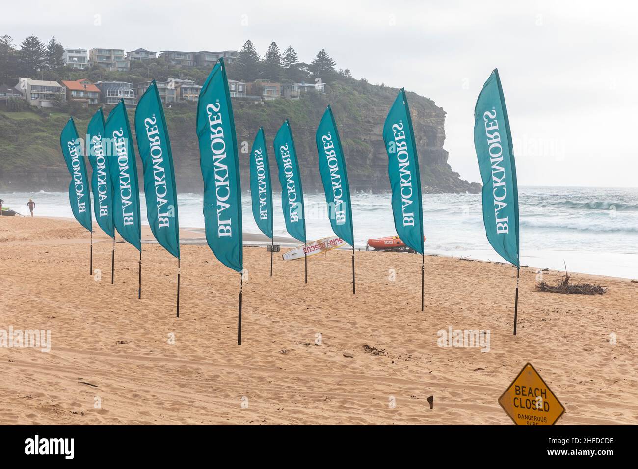 Bilgola Beach, Sydney. Die Strände an der Ostküste Australiens wurden aufgrund von Tsunami-Warnungen des Joint Australian Tsunami Warning Center nach dem Vulkanausbruch im Pazifik geschlossen. Aufgrund dieser Warnung wurden die offenen Schwimmrennen von Bilgola Beach Blackmores abgesagt. Quelle: martin Berry/Alamy Live News Stockfoto