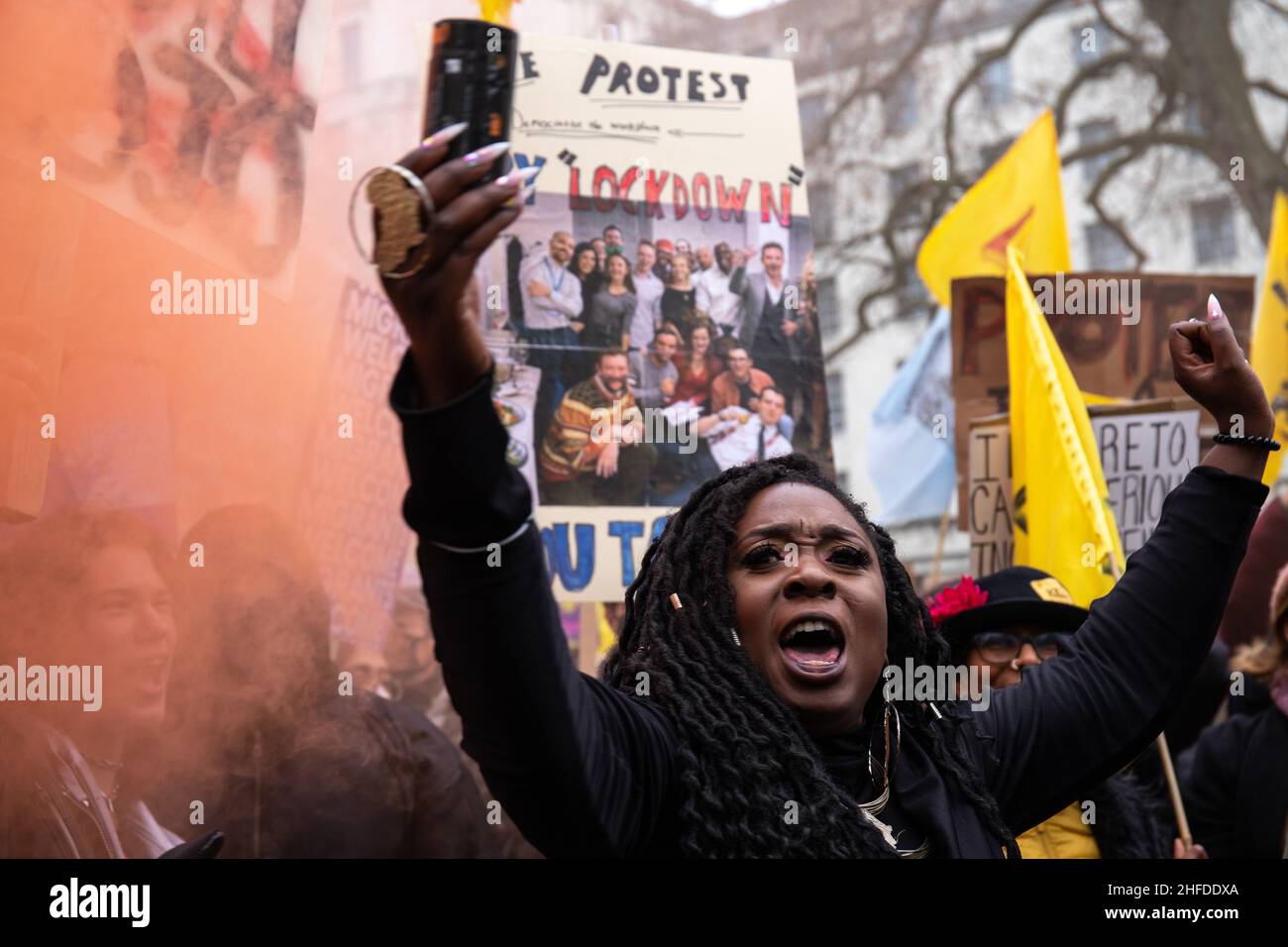 London, England, Großbritannien 15 January 2022 Marvina Newton von Leeds Black Lives Matter führt Hunderte von Demonstranten an, die sich auf den Lincolns Inn Fields versammelten, um gegen das Gesetz über Polizei, Kriminalität, Verurteilung und Gerichte auf den Parliament Square zu marschieren Stockfoto