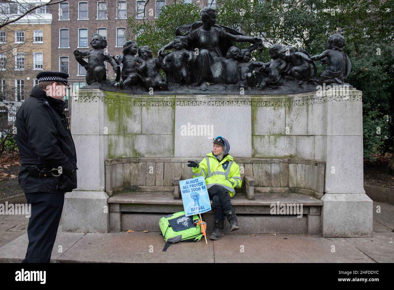 London, England, Großbritannien 15. Januar 2022 Hunderte von Demonstranten versammeln sich auf den Lincolns Inn Fields, die gegen das Gesetz über Polizei, Kriminalität, Verurteilung und Gerichte auf dem Parliament Square marschieren Stockfoto