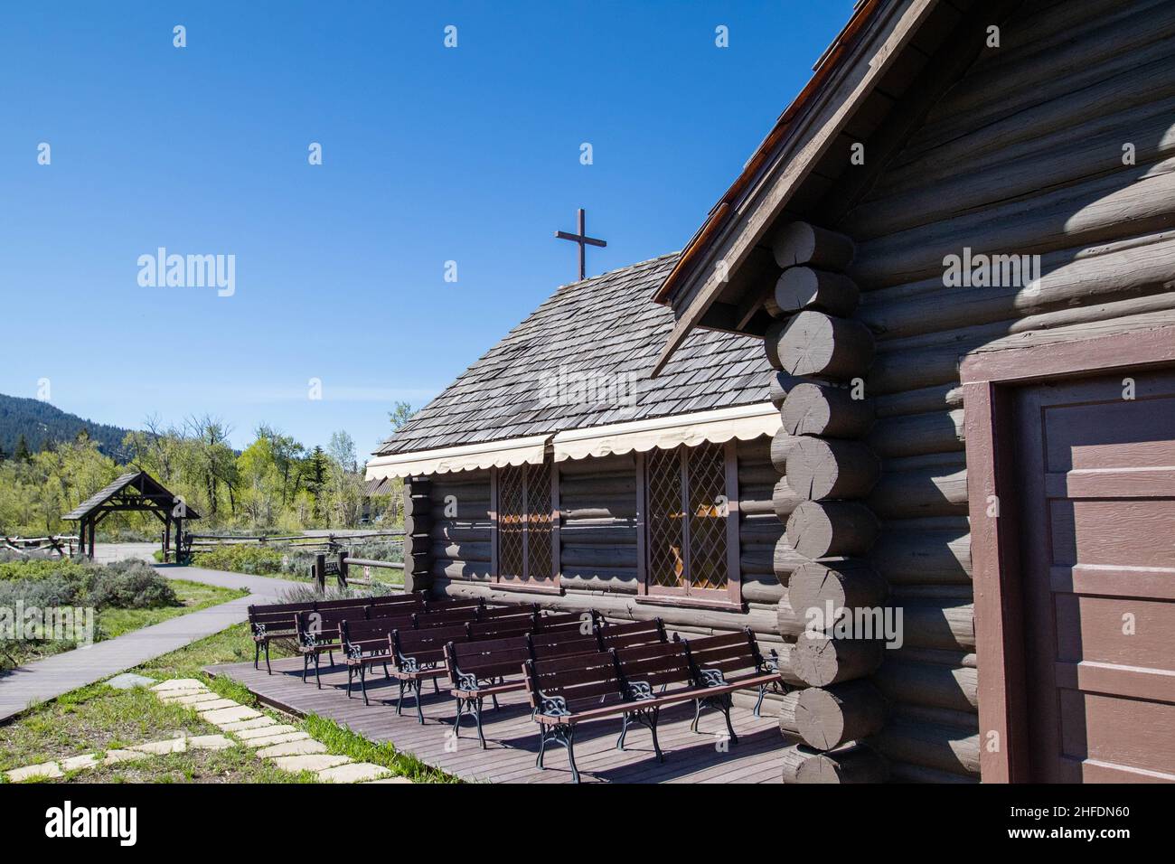 Kapelle der Verklärung Episcopal Church in Jackson Hole, Wyoming im Mai, horizontal Stockfoto