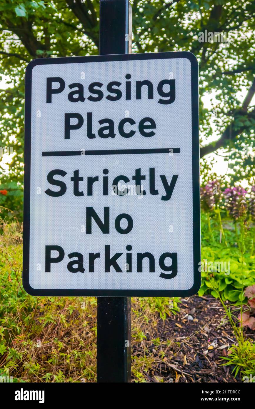 'Passing Place - Strictly No Parking' UK Road Sign Stockfoto