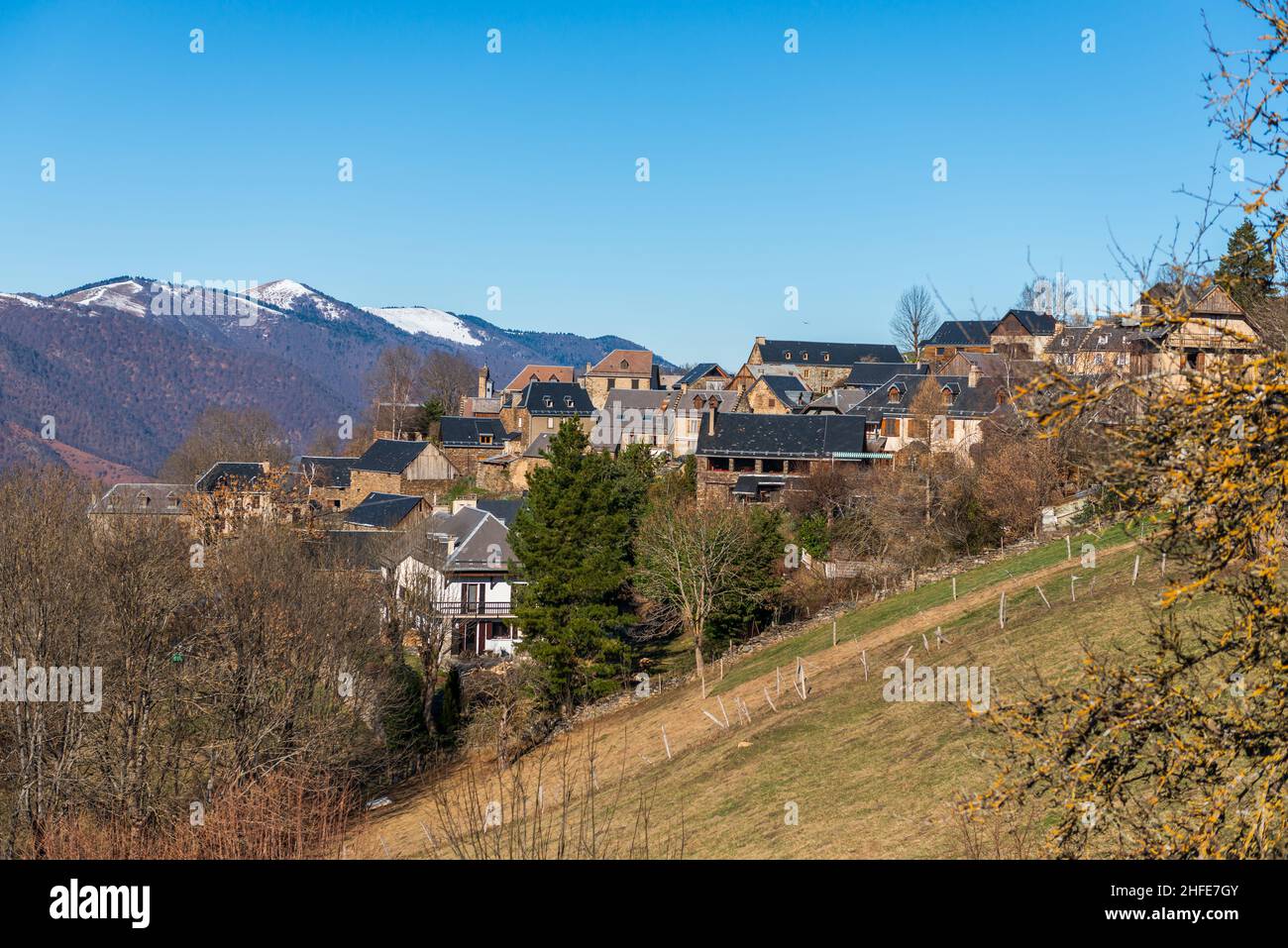 Dorf Artigue in den Pyrenäen, in der Nähe von Bagnères de Luchon, in Haute Garonne, Oczitanien, Frankreich Stockfoto