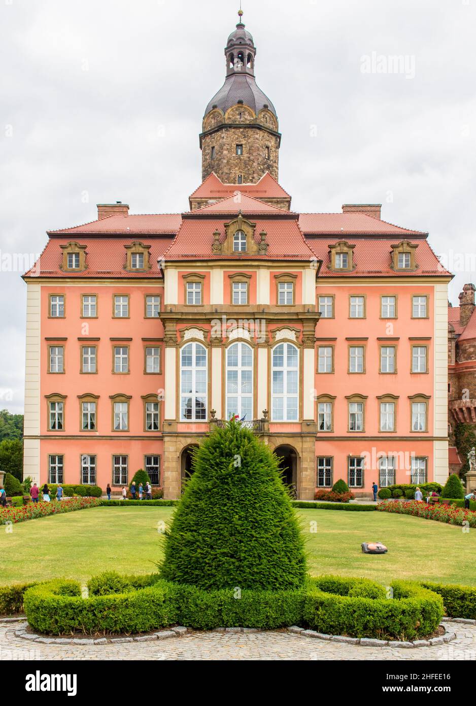 Die 1292 fertiggestellte und größte Burg in Schlesien vereint Książ gotische, barocke und Rokoko-Architektur mit einer majestätischen Mischung Stockfoto
