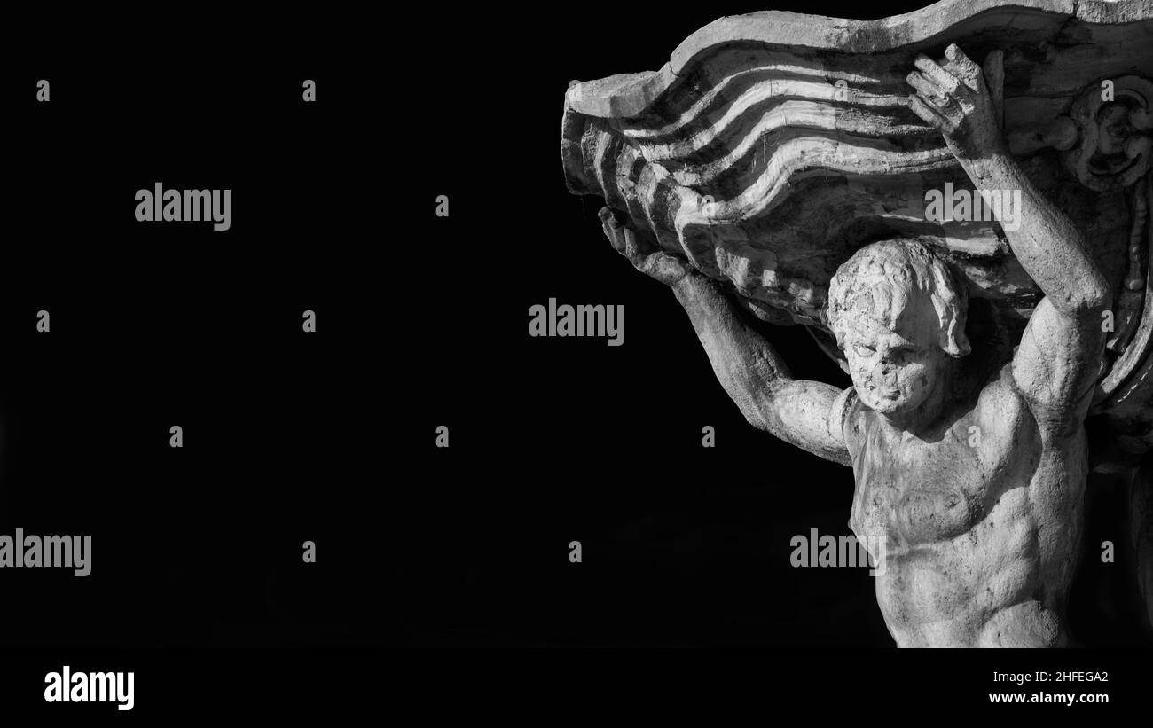 Brunnen der Tritons, schöner barocker Brunnen, der 1715 fertiggestellt wurde, im Zentrum des Forum Boarium Platzes in Rom (Schwarz-Weiß mit Kopierraum) Stockfoto