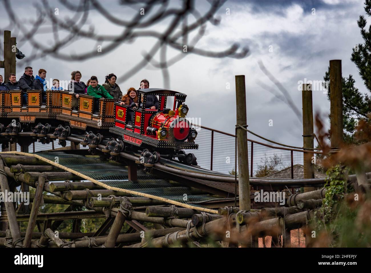 Alton Towers, wo die Magie nie endet, Bilder von höchster Qualität des besten Themenparks und der besten Achterbahnen Großbritanniens Stockfoto