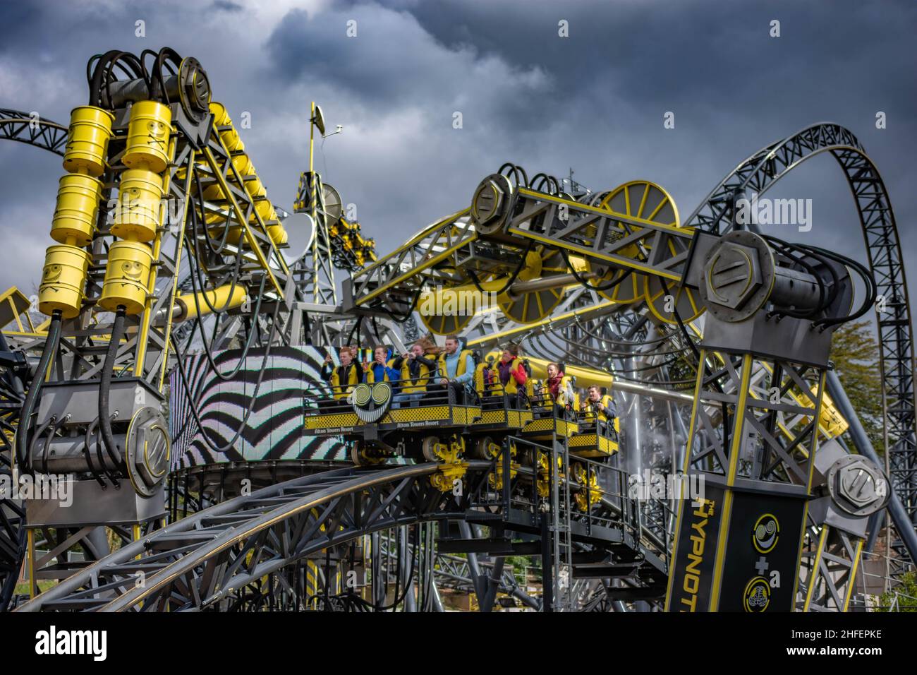 Alton Towers, wo die Magie nie endet, Bilder von höchster Qualität vom besten Freizeitpark und Achterbahnen Großbritanniens, dem Smiler, der Weltrekord-Achterbahn Stockfoto