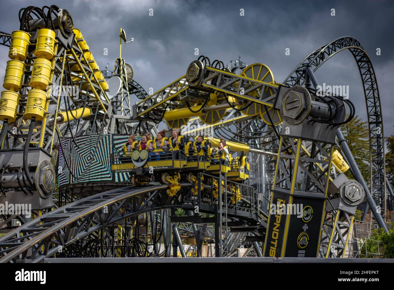 Alton Towers, wo die Magie nie endet, Bilder von höchster Qualität vom besten Freizeitpark und Achterbahnen Großbritanniens, dem Smiler, der Weltrekord-Achterbahn Stockfoto