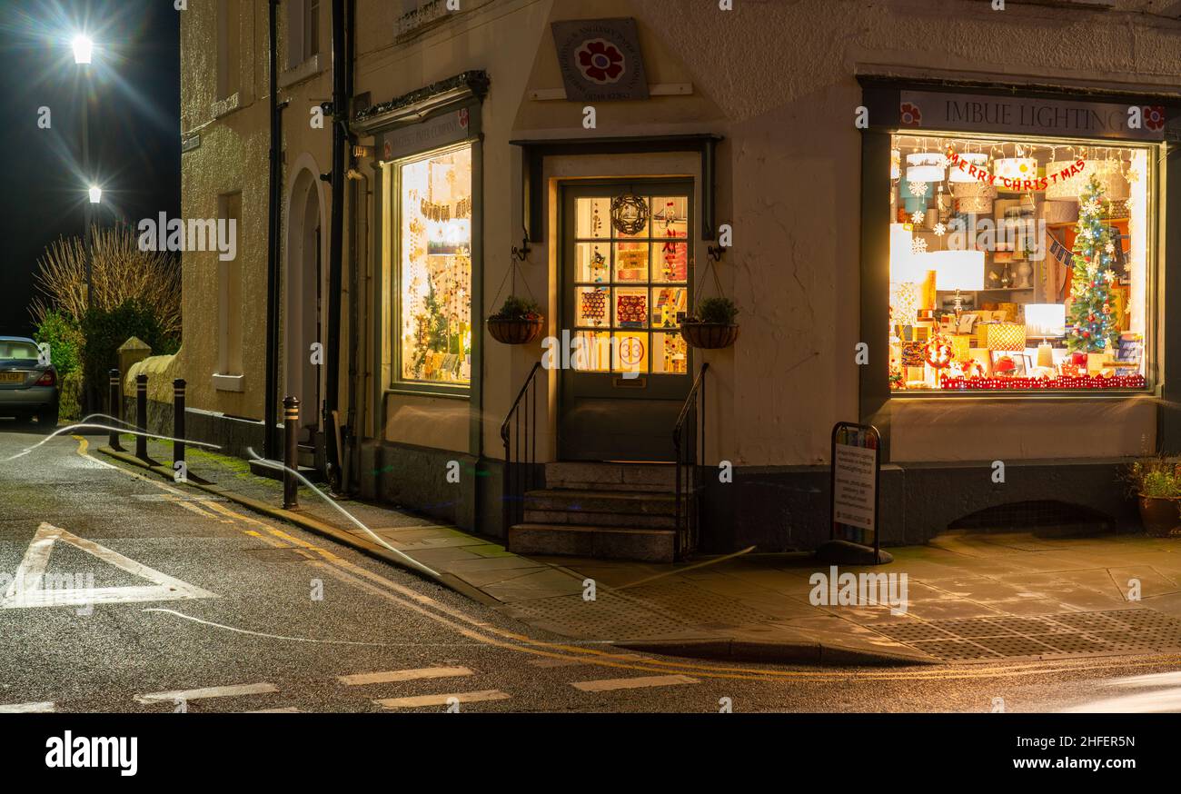 Imbue Lighting and Anglesey Paper Company, Beaumaris, Isle of Anglesey. Aufnahme im Dezember 2021. Stockfoto