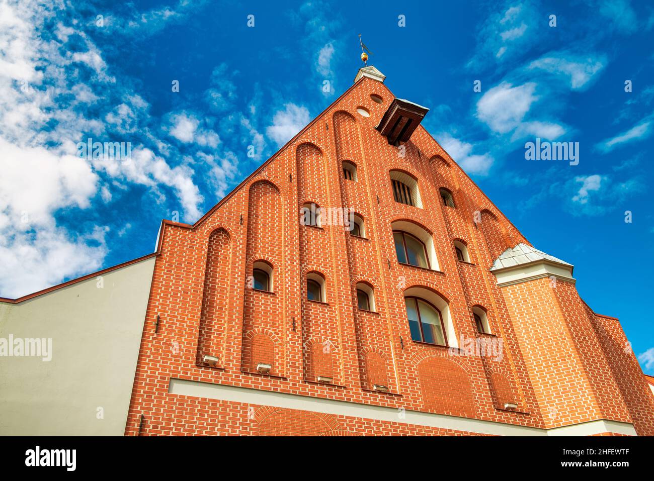 Rote Backsteinfassade im Zentrum von Riga, Lettland Stockfoto