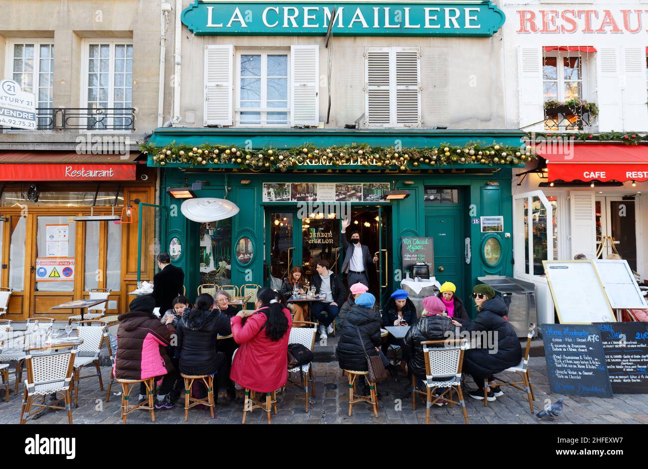 Paris, France-January 15 , 2022 : das traditionelle französische Restaurant La Cremaillere 1900 dekoriert für Weihnachten . Es befindet sich in Montmartre in 18th DIS Stockfoto