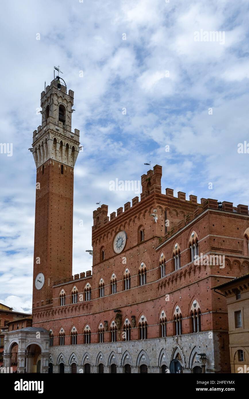 SIENNA, TOSKANA, ITALIEN - MAI 18 : Turm von Mangia in Sienna, Toskana, Italien am 18. Mai 2013 Stockfoto