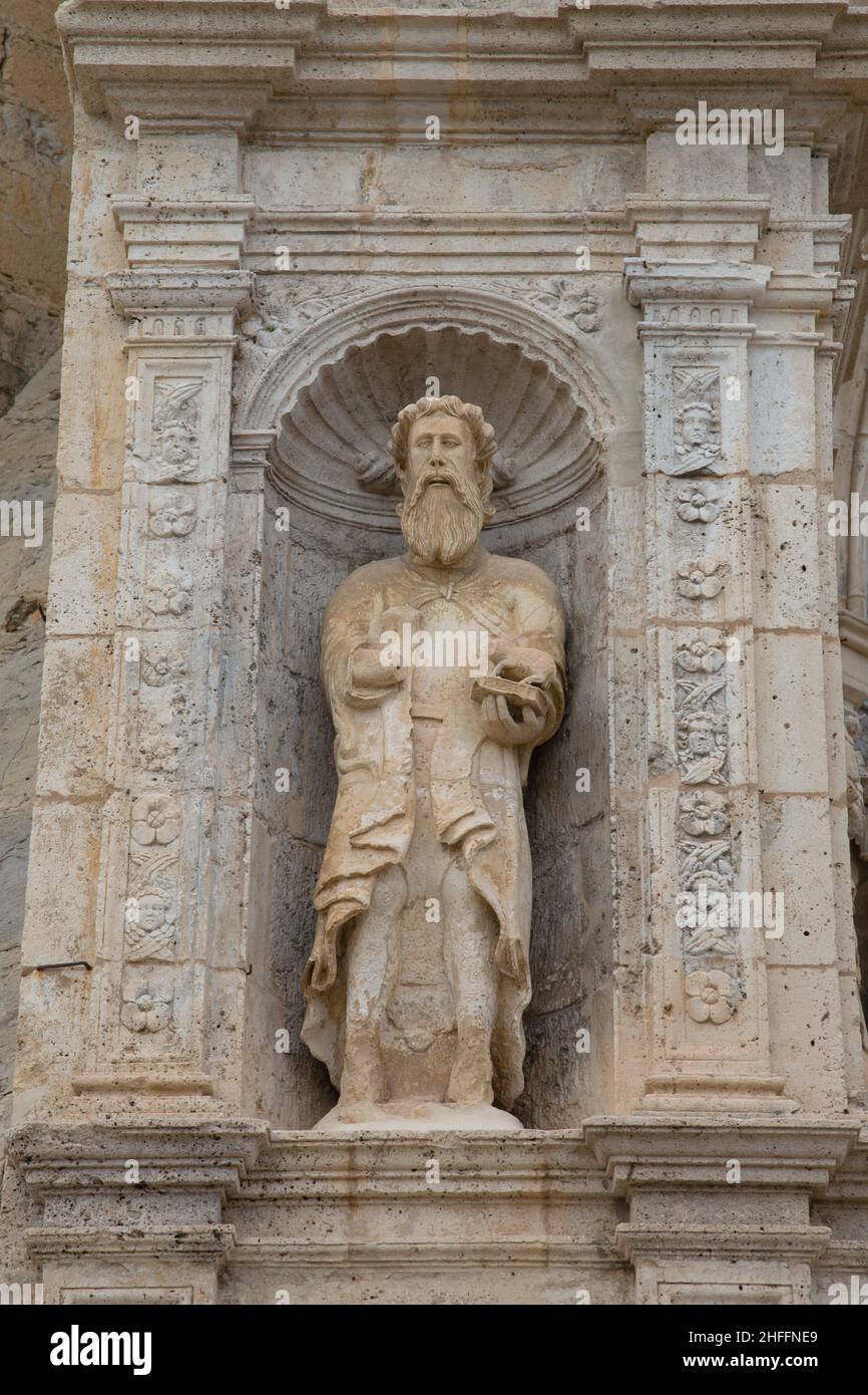 Figur eines Heiligen, Fassade der Kirche St. Maria, Morella, Castellon, Spanien Stockfoto