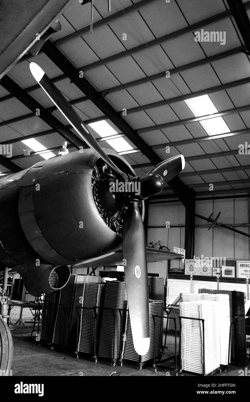 Dakota N473 DC im Hauptgebäude des Museums/Hangar in East Kirkby. Stockfoto