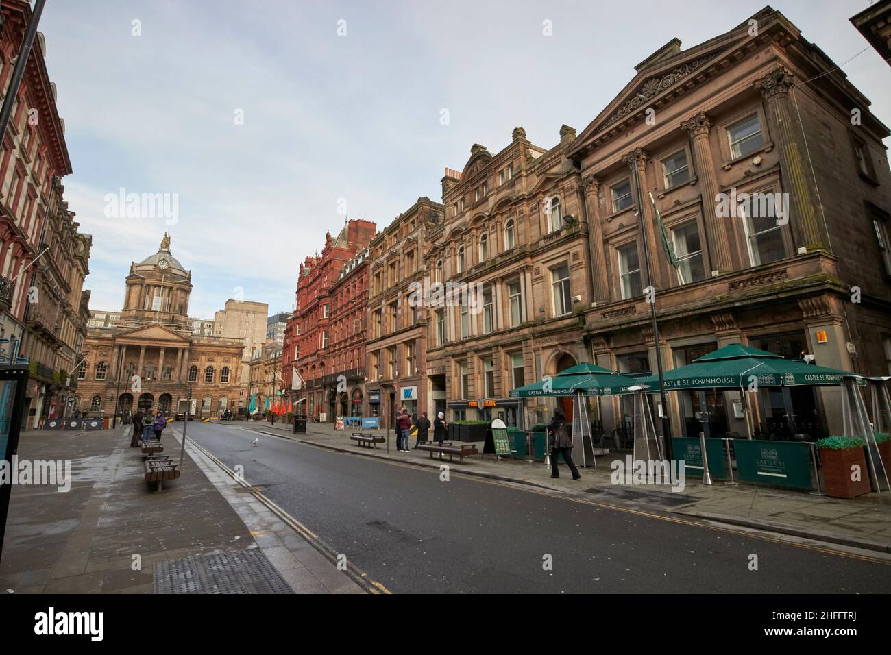 Historische Schlossstraße, die zum Stadtzentrum von Liverpool England führt Stockfoto