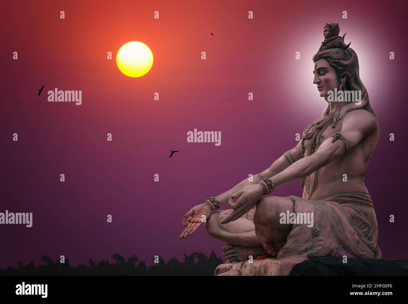 Skulptur des Hindu-gottes Shiva, die in Meditation sitzt Stockfoto