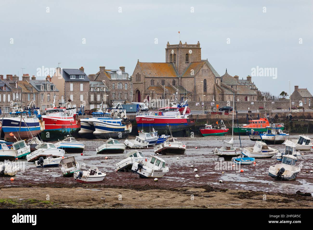 Hafen von Barfleur Fischerort auf der Halbinsel Cotentin, Normandie, Frankreich. Stockfoto