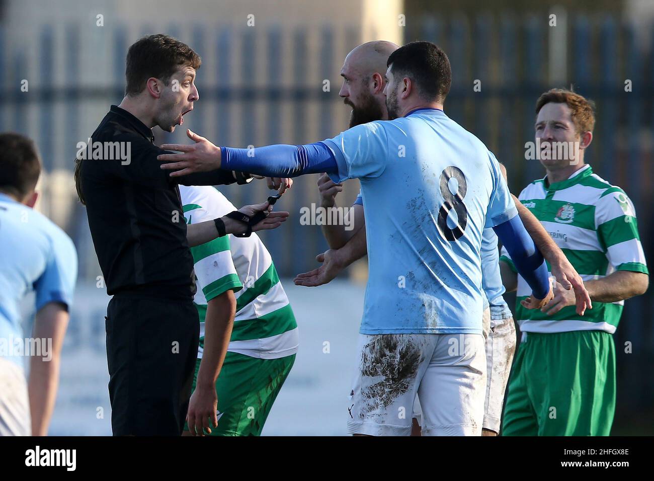 Das Spiel des FA National Sunday Cup zwischen Dock AFC und Campfield FC in der Prahbu Ventures Ltd. Arena von Camell Laird, Birkenhead, am Sonntag, den 16th. Januar 202 Stockfoto