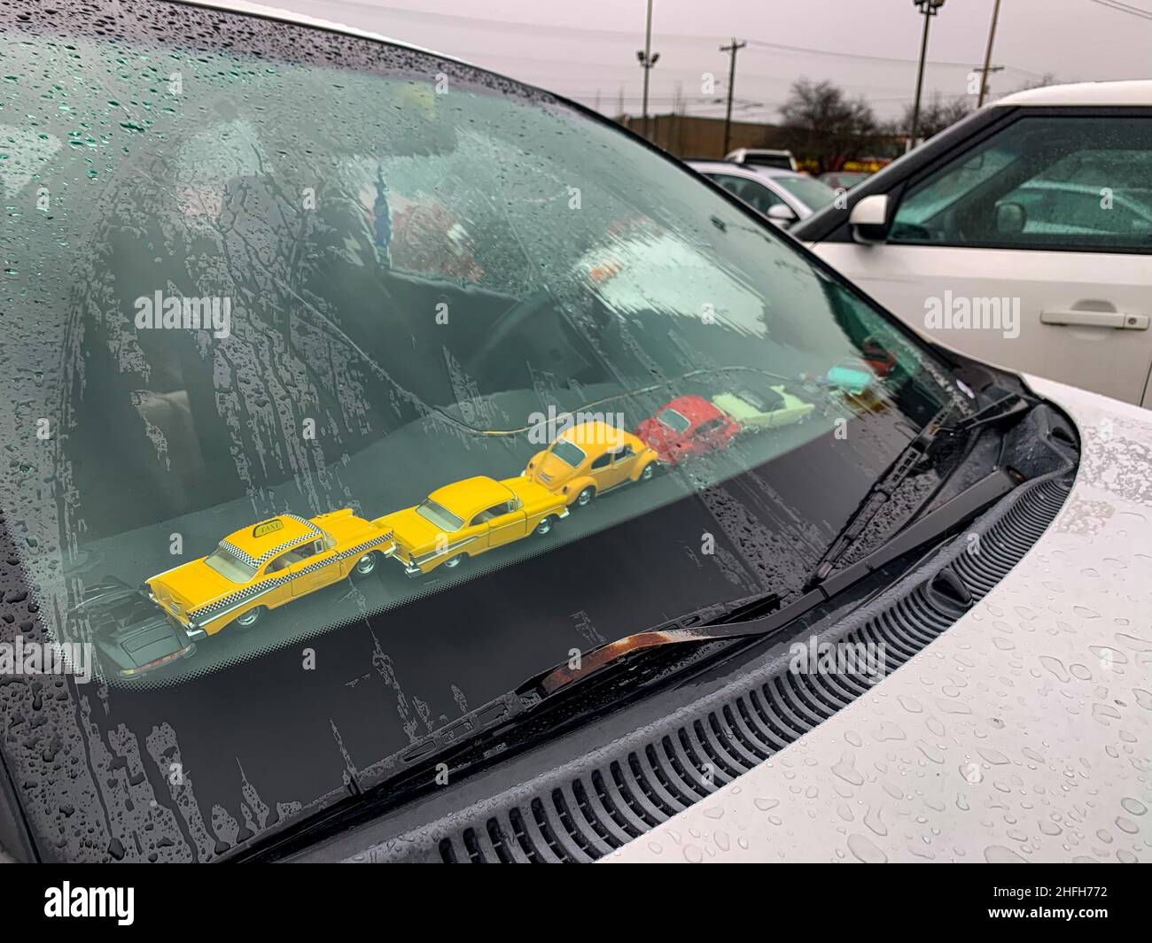 Reihe von verschiedenen Modellautos Linie Dashbord des Fahrzeugs Stockfoto