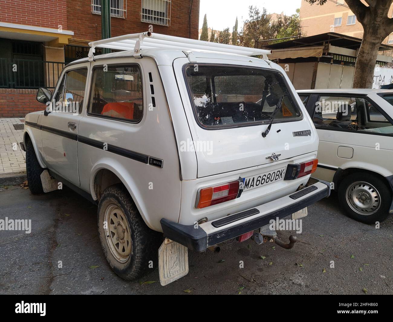 1993 Lada Niva 1600 geparkt in Malaga, Spanien. Stockfoto