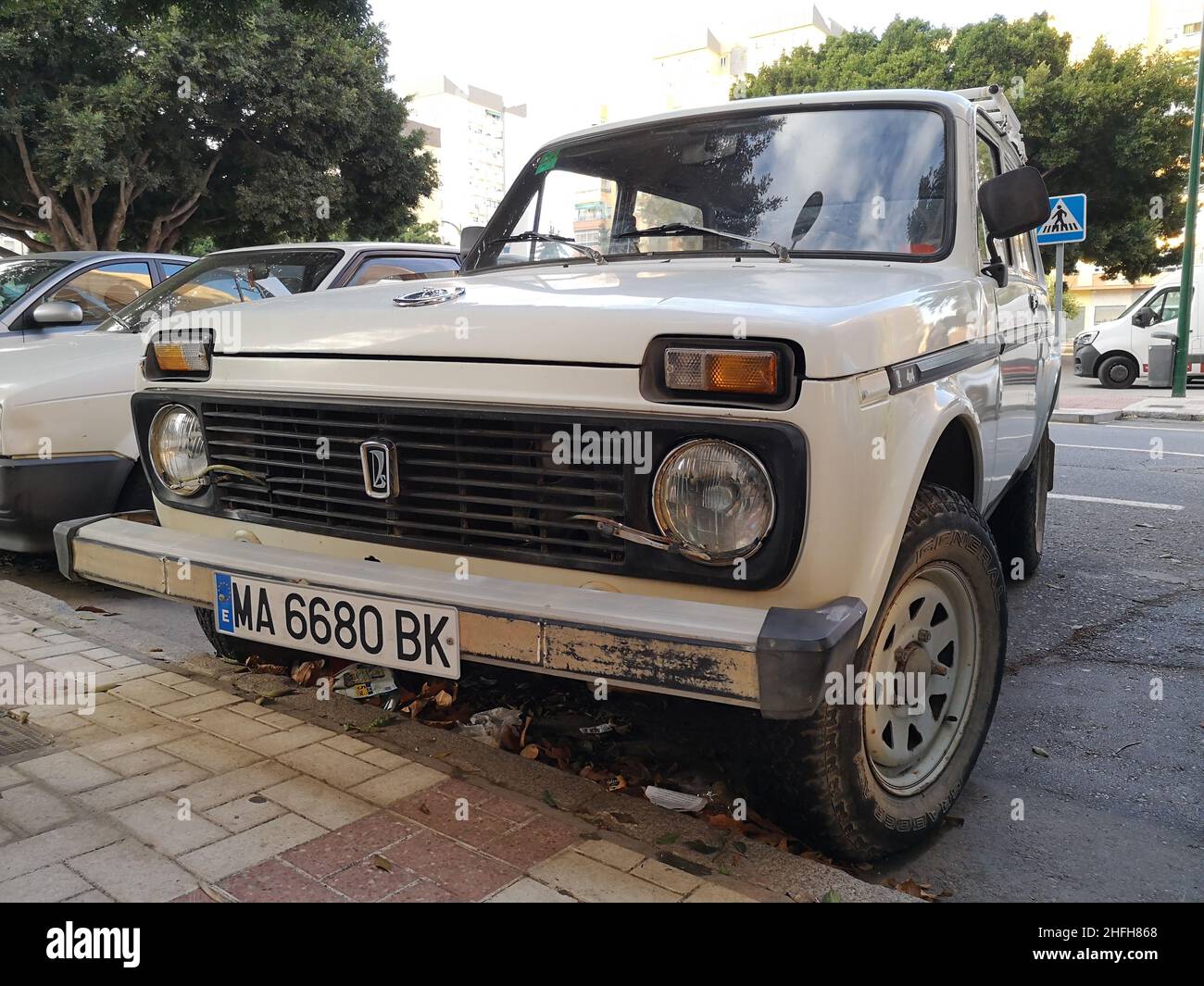 1993 Lada Niva 1600 geparkt in Malaga, Spanien. Stockfoto