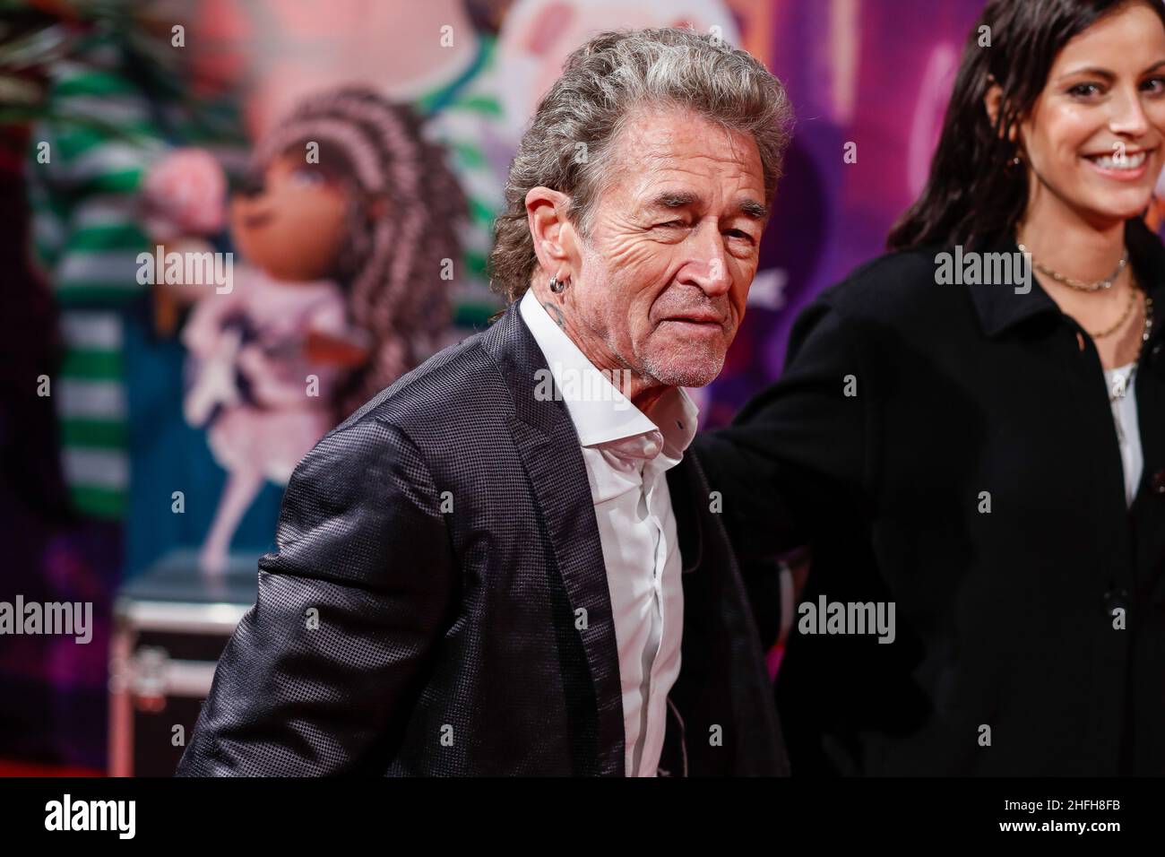 Berlin, Deutschland. 16th Januar 2022. Peter Maffay kommt zur Premiere des Films „Sing - die Show deines Lebens“ im Kino Zoo Palast. Quelle: Gerald Matzka/dpa/Alamy Live News Stockfoto