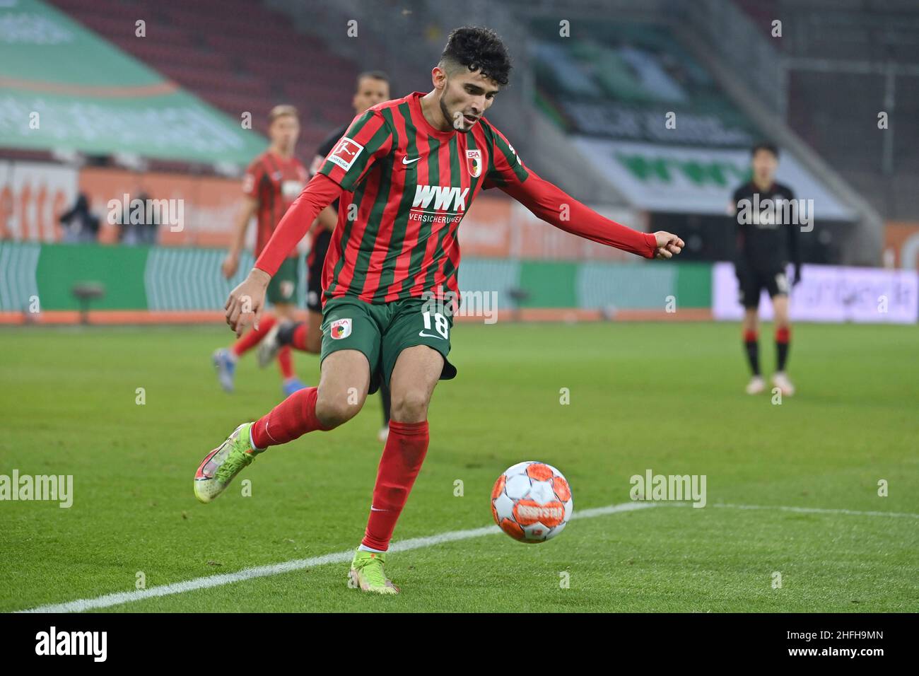 Augsburg, Deutschland. 16th Januar 2022. Ricardo Daniel PEPI (FC Augsburg), Aktion, Einzelaktion, Einzelbild, Ausschnitt, Ganzkörperschuss, Fußball 1st Bundesliga-Saison 2021/2022, Spieltag 19th, matchday19, FC Augsburg - Eintracht Frankfurt 1-1 am 01/16/2022 WWK ARENA in Augsburg, Quelle: dpa/Alamy Live News Stockfoto