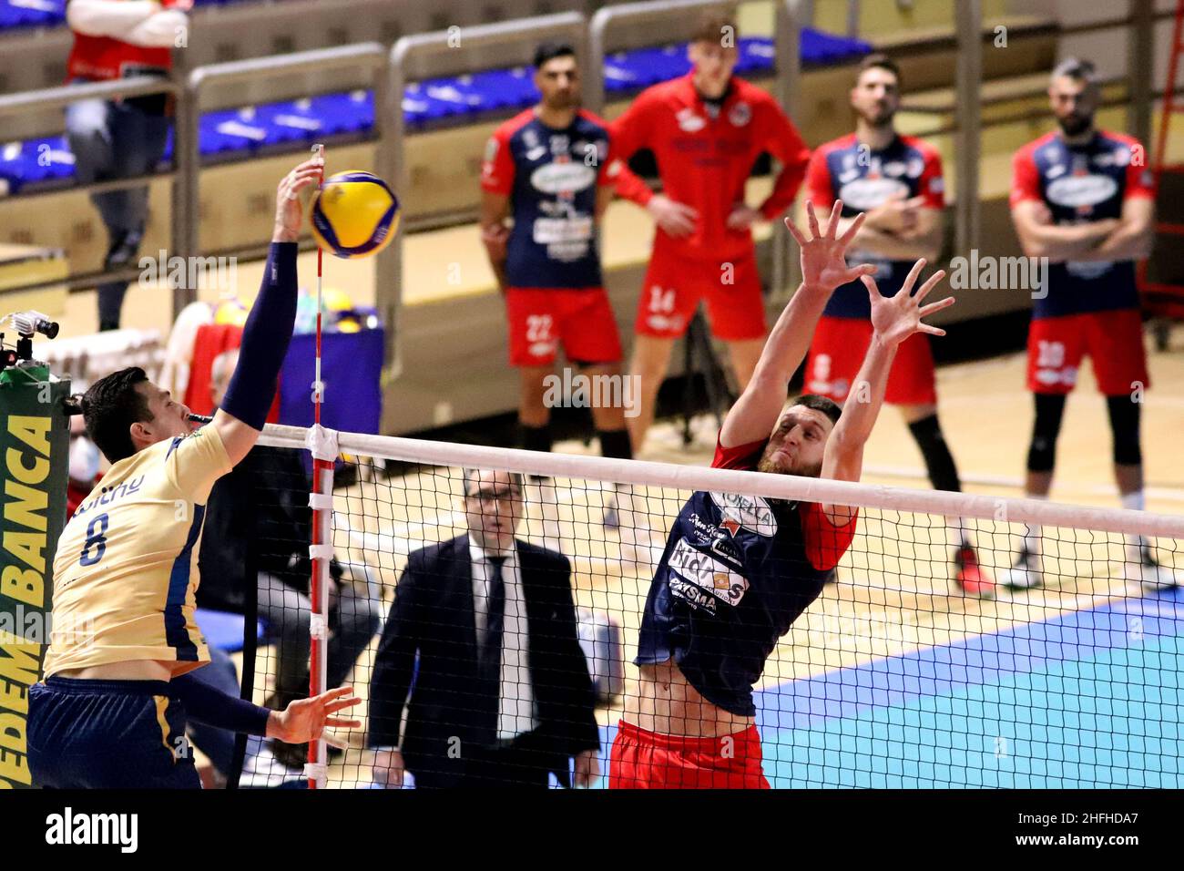 PalaMazzola, Taranto, Italien, 16. Januar 2022, Asparuh Asparuhov Verona Volley gequetscht. Während Prisma Taranto gegen NBV Verona - Volleyball italienische Serie A Männer Superliga Meisterschaft Stockfoto