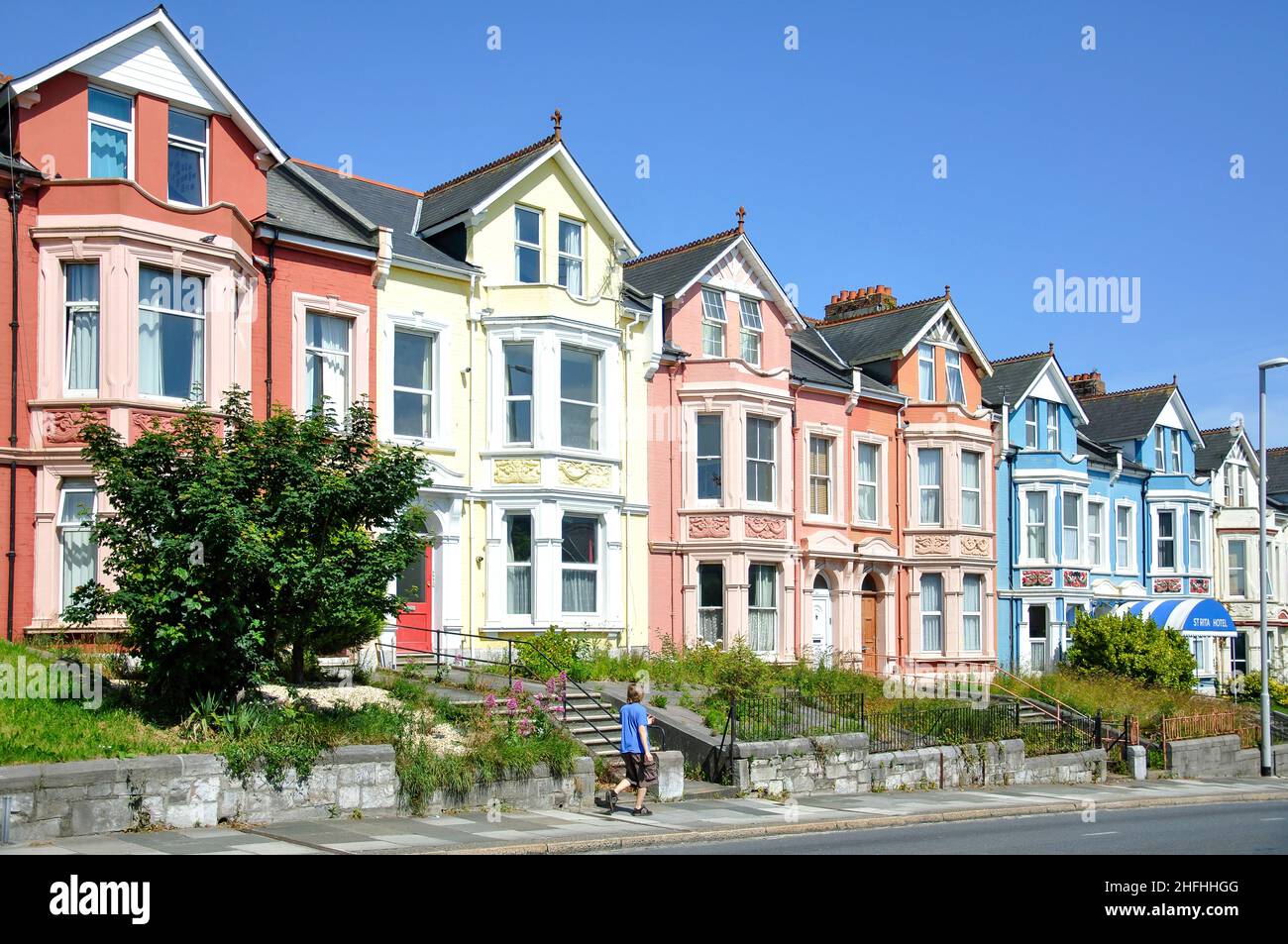 Reihenhaus pastellfarbenen Häuser, Wolseley Road, Plymouth, Devon, England, Vereinigtes Königreich Stockfoto