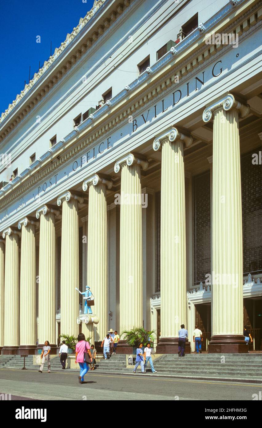 Das Manila Central Post Office, oft auch Post Office Building genannt, ist das Hauptpostamt von Manila und dient auch als Heimat der Philippines Postal Corporation. Es liegt an der Frontage des Flusses Pasig in Manila. Seine offizielle Adresse ist Liwasang Bonifacio, Manila 1000, Luzon Island, Philippinen. Stockfoto